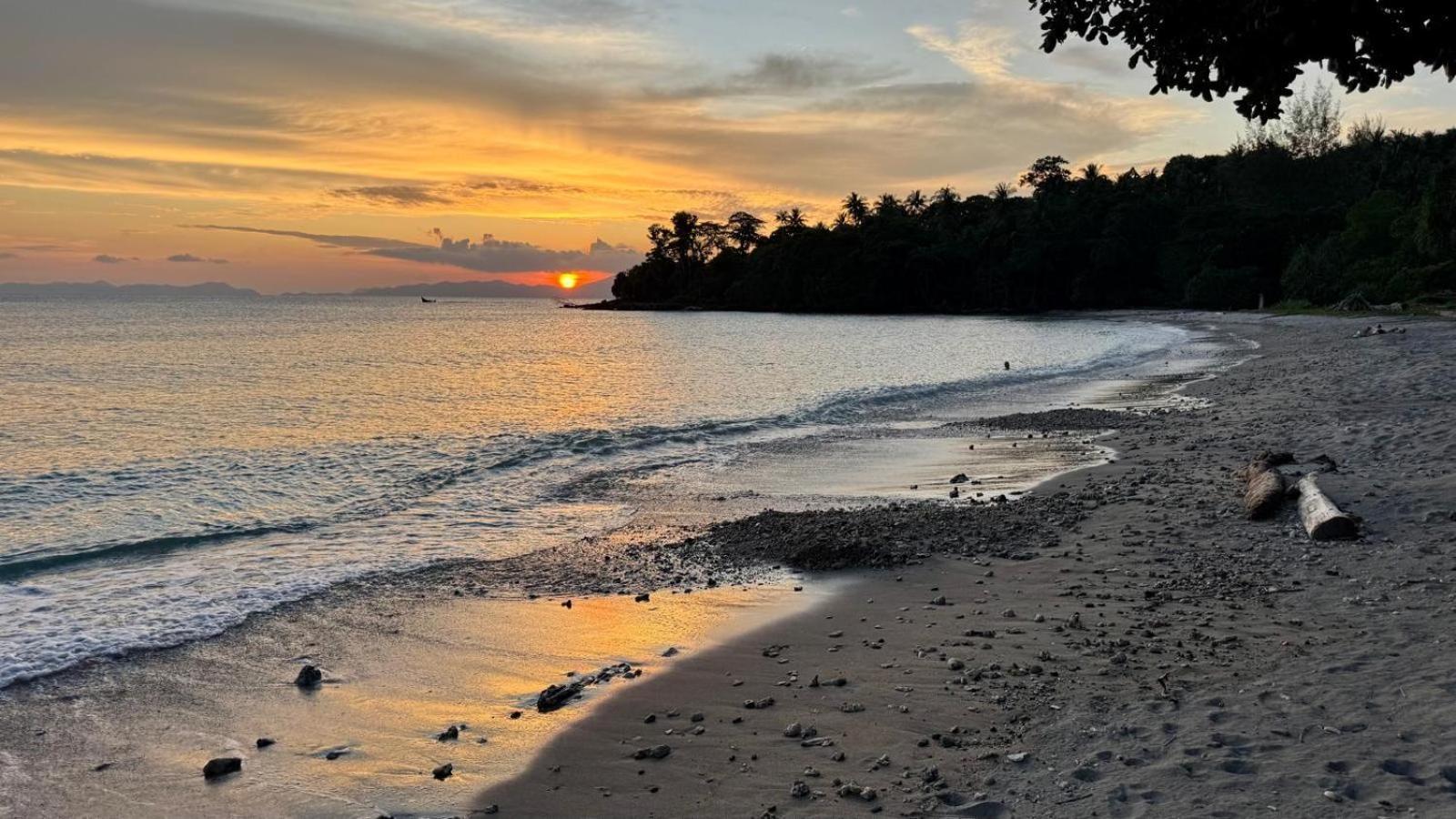 Sunset Beach Resort Weh ซาบัง ภายนอก รูปภาพ